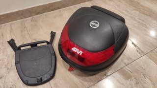 Maleta Baúl Moto Givi Negra y Roja