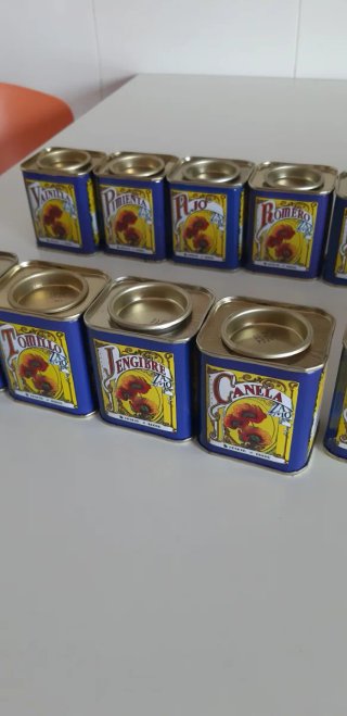 Latas vintage de especias (varias)