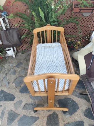 Minicuna balancín de madera