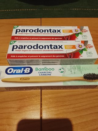 Lote 2x Parodontax + Cepillo Oral-B Bamboo