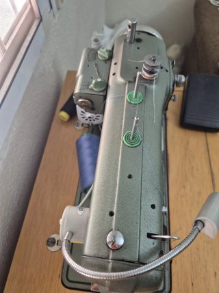 Máquina de coser Refrey Transforma 427