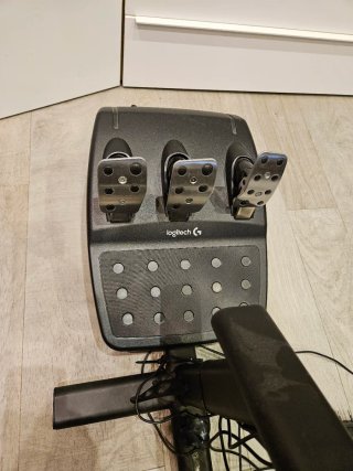 Playseat Red Bull + Volante Logitech G29 + Palanca