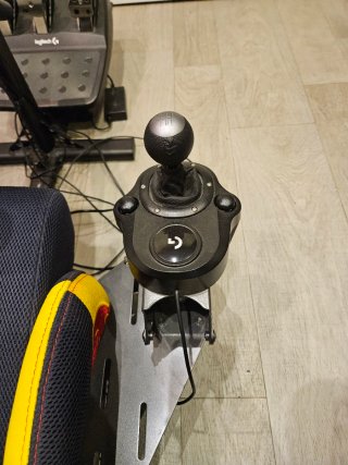 Playseat Red Bull + Volante Logitech G29 + Palanca