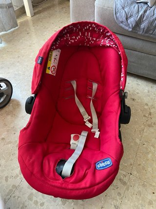 Capazo y silla porta bebé Chicco rojo