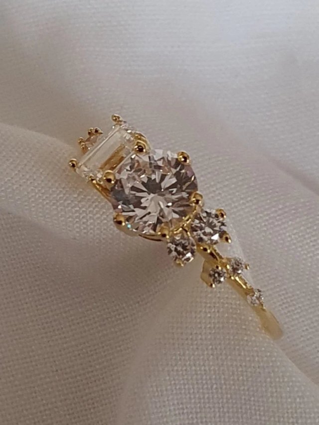 Anillo Romántico  Moissanita