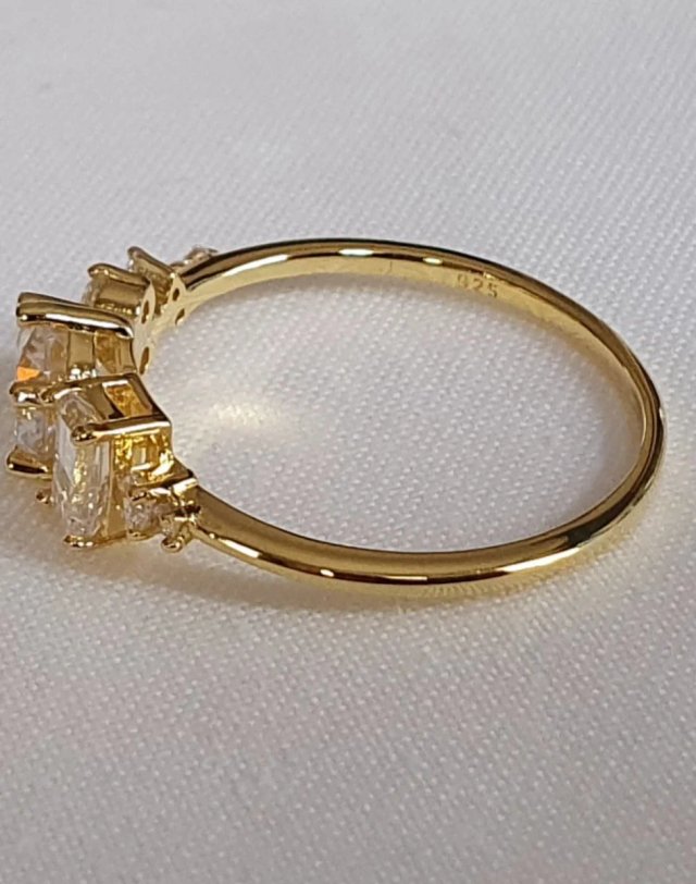 Anillo Romántico  Moissanita
