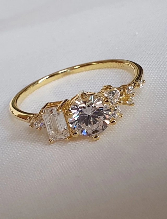 Anillo Romántico  Moissanita