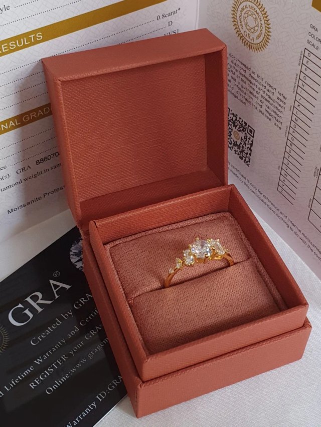 Anillo Romántico  Moissanita