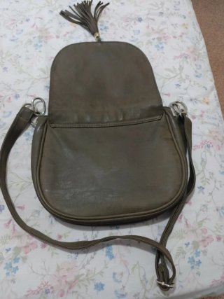 Bolso señora verde tipo bandolera con flecos