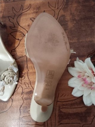 Zapatos de fiesta beige y dorados