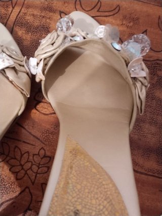Zapatos de fiesta beige y dorados