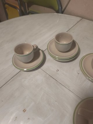 Juego de café/té 4 tazas/plato y 2 platos extra