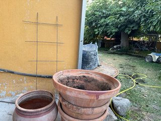 Maceteros antiguos de barro