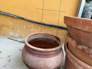 Maceteros antiguos de barro