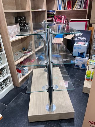 Expositores Tienda Cristal y Metal