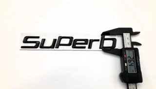 EMBLEMA LOGO TRASERO NEGRO OCTAVIA SUPERB 2657