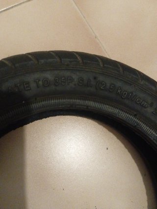 Cubierta y rueda patinete eléctrico