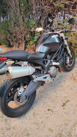 Ducati Monster 696 Negra