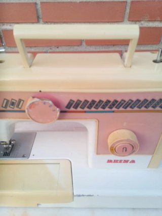 Máquina de coser Reina
