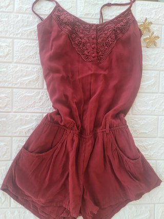 Mono corto. Stradivarius rojo Talla M