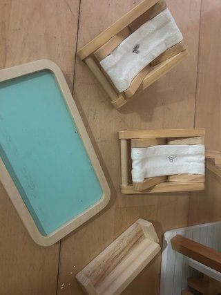 Casita de muñecas de madera con accesorios