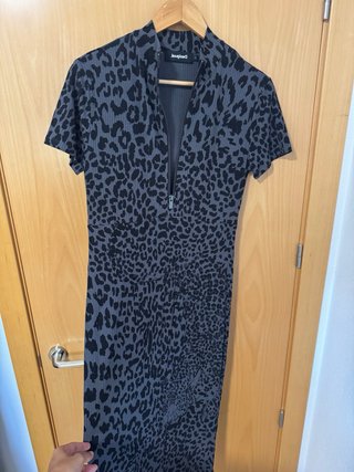 Vestido estampado leopardo con cremallera