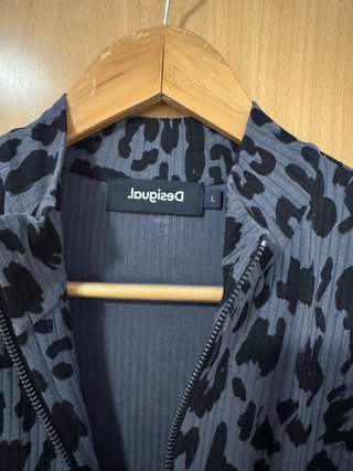 Vestido estampado leopardo con cremallera