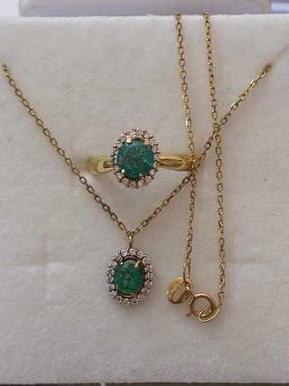 Juego Oro 18k Esmeraldas y Diamantes