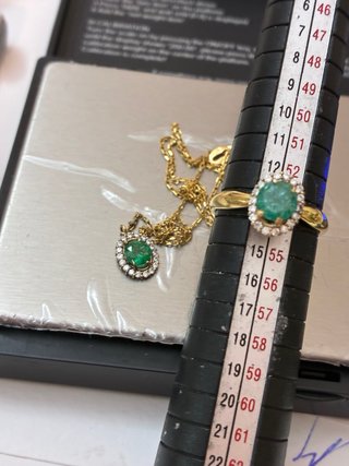 Juego Oro 18k Esmeraldas y Diamantes