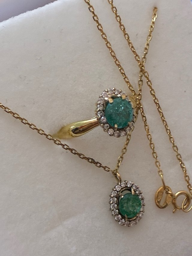 Juego Oro 18k Esmeraldas y Diamantes