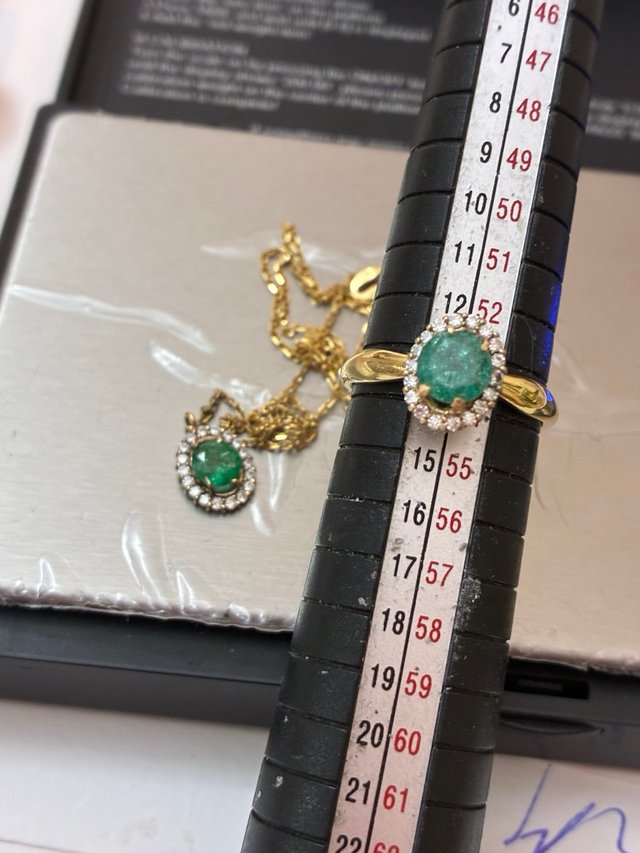 Juego Oro 18k Esmeraldas y Diamantes