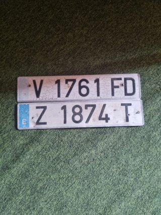 Matrículas antiguas V 1761 FD y Z 1874 T