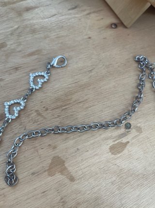Collar de corazones plateados
