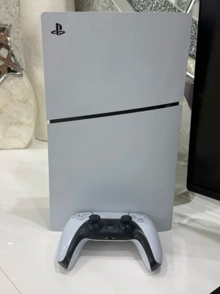 PS5, PS4 y Monitor MSI