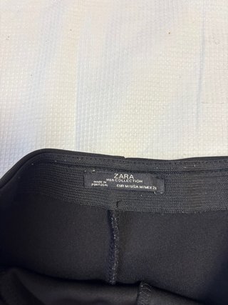 Falda plisada negra Zara