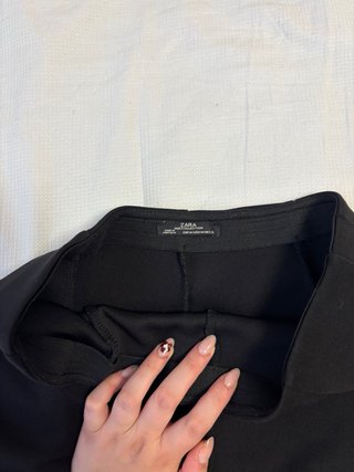 Falda plisada negra Zara