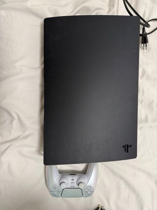 PlayStation 5 Digital Edition PS5 Con un mando
