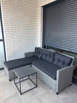 Sofá exterior + mesa auxiliar