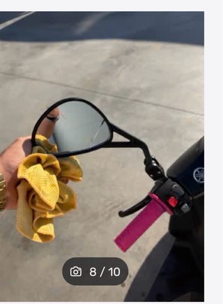 Moto Yamaha Scooter Negra y Rosa