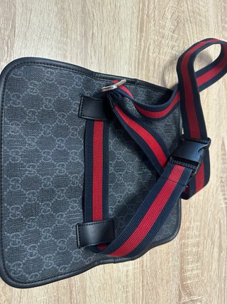 Riñonera Gucci Negra GG Supreme