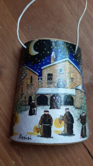 Souvenir assisi coppo tegola frati nella neve