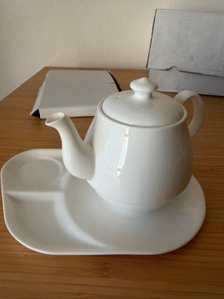 Tetera de cerámica blanca Buchensee y plato nueva