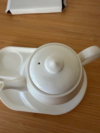 Tetera de cerámica blanca Buchensee y plato nueva