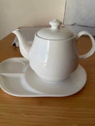 Tetera de cerámica blanca Buchensee y plato nueva