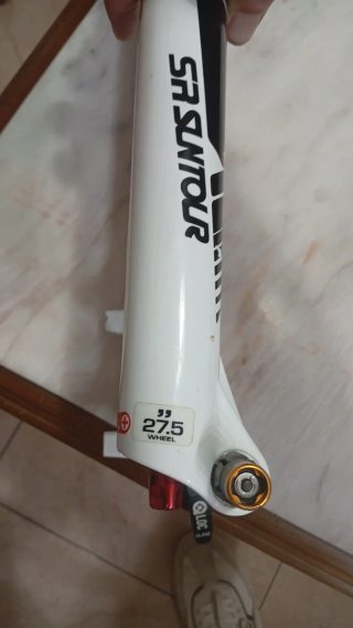 Horquilla y manillar de bicicleta blanco