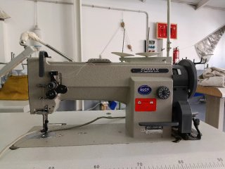Máquina de coser triple arrastre