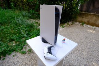 PlayStation 5 + controller