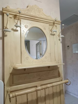 Mueble de entrada vintage con espejo