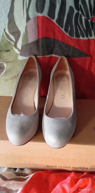 Zapatos de tacón plateados