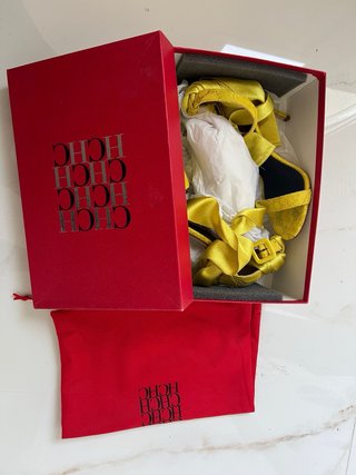 Zapatos de tacón Carolina Herrera amarillos